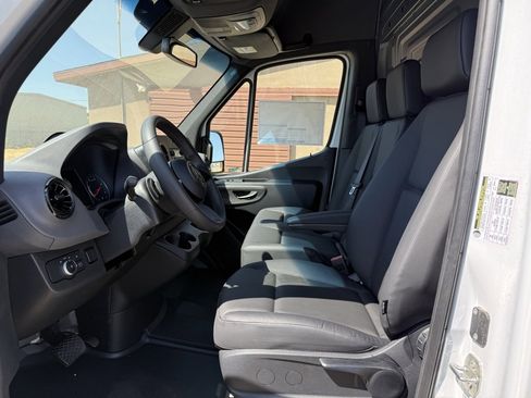 New 2025 Mercedes-Benz Sprinter 2500 image 9