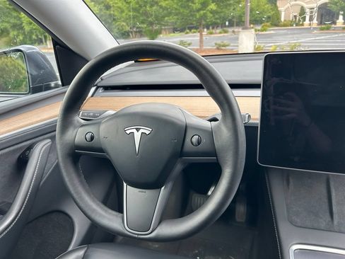 Used 2023 Tesla Model Y Long Range AWD/4WD image 23