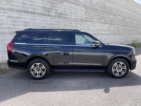 Used 2025 Ford Expedition Active AWD/4WD image 3