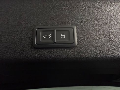 Used 2024 Audi Q8 e-tron Premium Plus w/ Premium Plus Package AWD/4WD image 31
