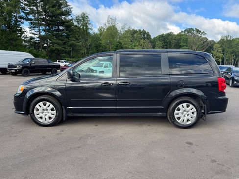 Used 2016 Dodge Grand Caravan SXT w/ Quick Order Package 29G SXT FWD image 2