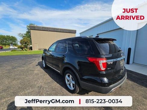 Used 2017 Ford Explorer XLT w/ Equipment Group 202A AWD/4WD image 12