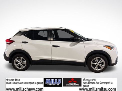 Used 2020 Nissan Kicks S image 4