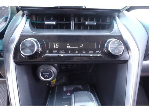 Used 2024 Toyota Venza LE AWD/4WD image 19