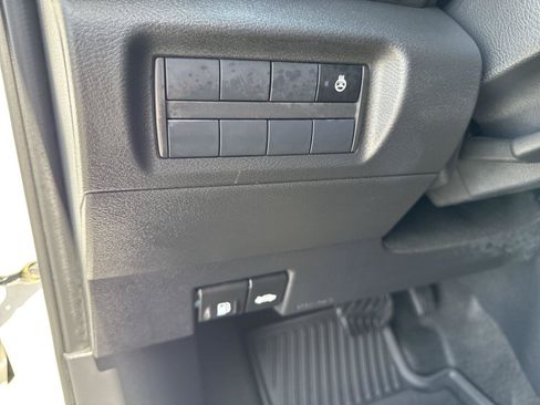 Used 2023 Nissan Kicks SR w/ SR Premium Package FWD image 19