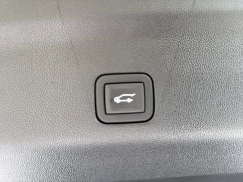 Used 2025 Chevrolet Tahoe High Country AWD/4WD image 40