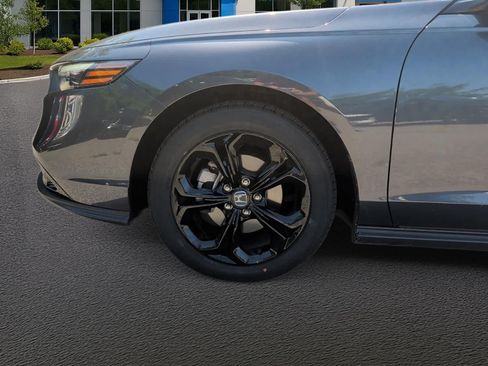 Used 2025 Honda Accord SE image 10