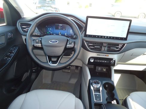 Used 2025 Ford Escape Platinum w/ Premium Technology Package AWD/4WD image 13