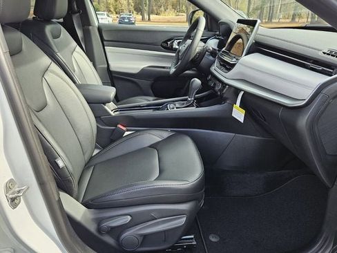 New 2026 Jeep Compass Limited image 15