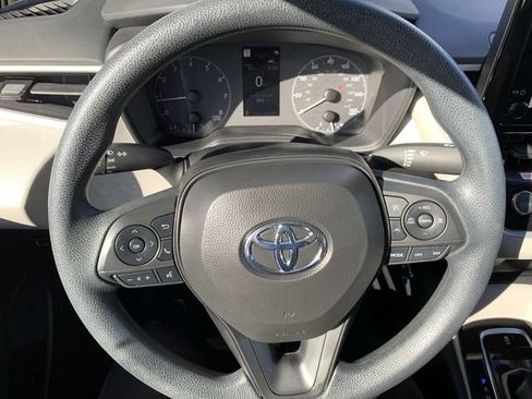 Used 2025 Toyota Corolla LE FWD image 19