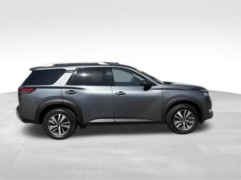 Used 2023 Nissan Pathfinder SL FWD image 9