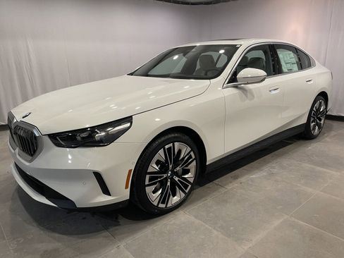 New 2026 BMW 530i xDrive image 1