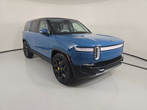 Used 2024 Rivian R1S Adventure AWD/4WD image 7