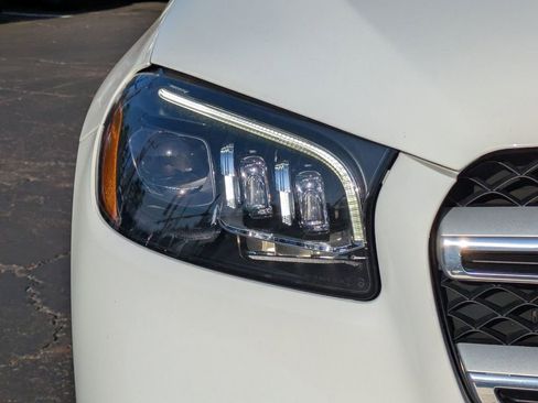 Used 2022 Mercedes-Benz GLS 450 4MATIC image 10