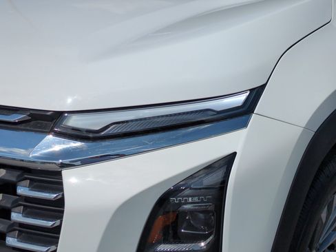 Used 2026 Chevrolet Equinox LT FWD image 6
