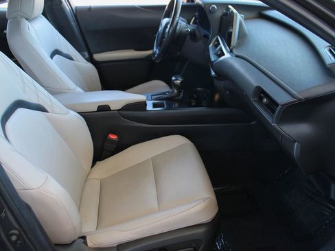 Used 2023 Lexus UX 250h FWD w/ Accessory Package (Z1) image 21