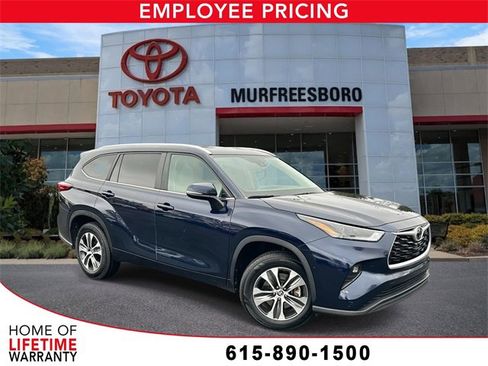 Used 2023 Toyota Highlander XLE image 1