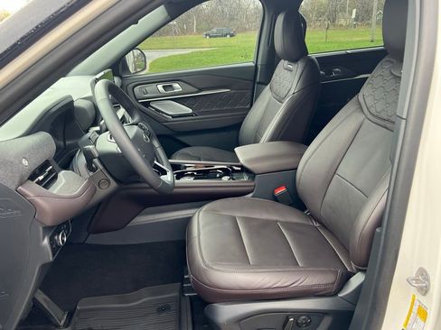 Used 2025 Ford Explorer Platinum w/ LUX Leather Package image 25