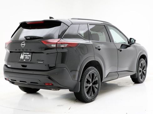 Used 2023 Nissan Rogue SV w/ SV Premium Package image 9