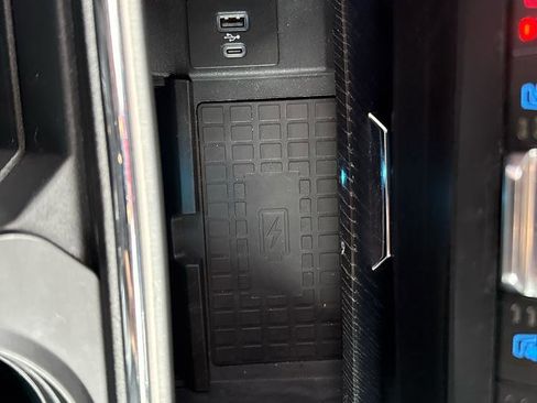 Used 2022 Ford F350 Platinum w/ FX4 Off-Road Package image 27