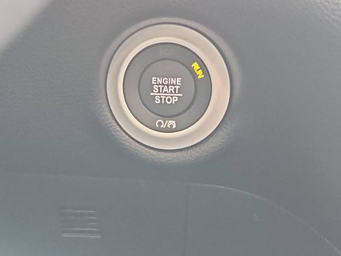 New 2027 Chrysler Pacifica Select FWD image 17