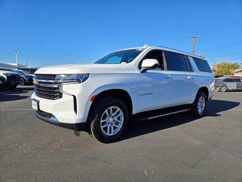 Used 2024 Chevrolet Suburban LT image 2