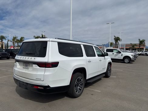 Used 2024 Jeep Wagoneer L Series II w/ Flexible Seating Group image 9