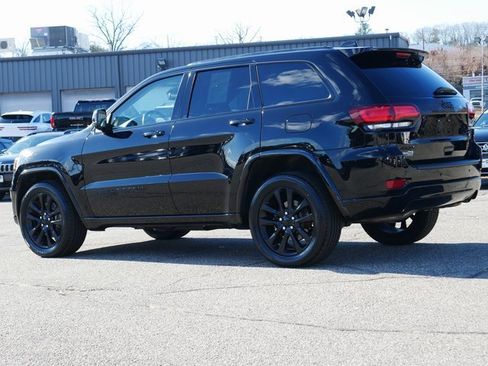 Used 2022 Jeep Grand Cherokee Laredo X image 4