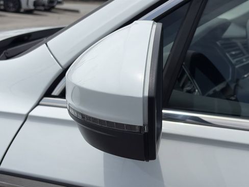 Certified 2024 Volkswagen Tiguan SE w/ Panoramic Sunroof Package AWD/4WD image 12