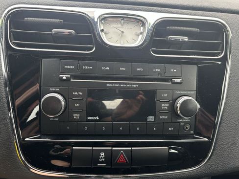 Used 2012 Chrysler 200 Touring FWD image 12