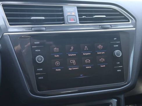 Used 2023 Volkswagen Tiguan SE FWD image 19