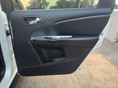 Used 2016 Dodge Journey SXT FWD image 21