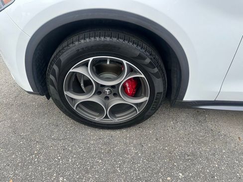 Used 2022 Alfa Romeo Stelvio Ti w/ Active Assist Plus Package image 11