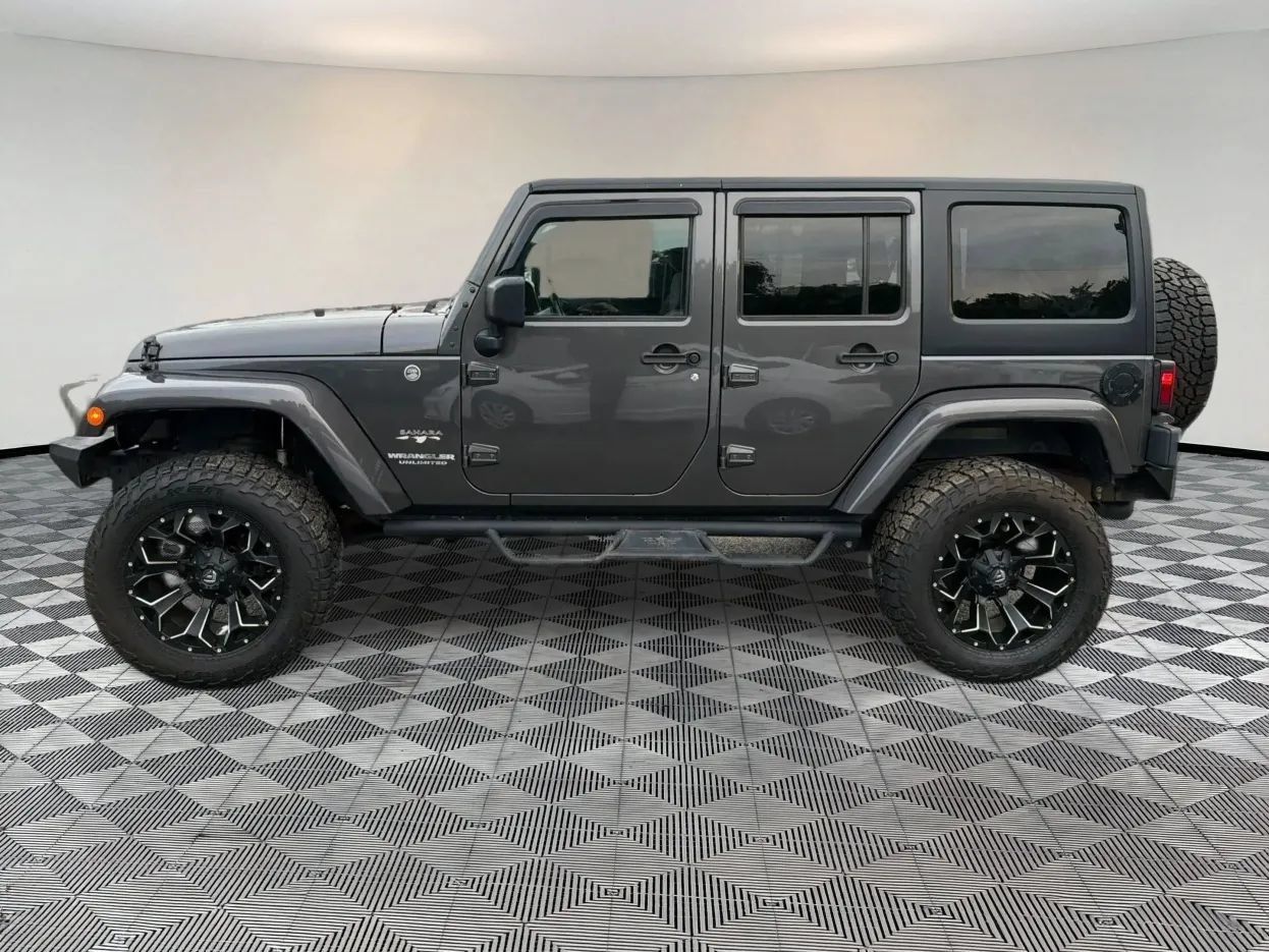 Used 2017 Jeep Wrangler Unlimited Sahara AWD/4WD image 4