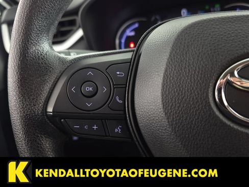 Used 2025 Toyota RAV4 XLE AWD/4WD image 15