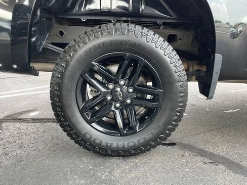 Used 2019 Chevrolet Silverado 1500 Custom Trail Boss AWD/4WD image 31