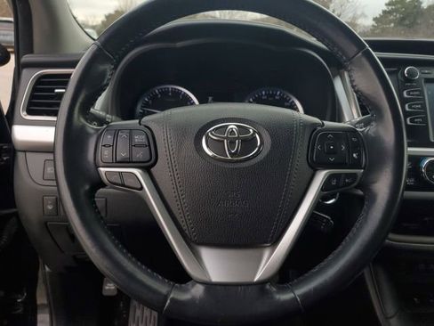 Used 2018 Toyota Highlander XLE image 17