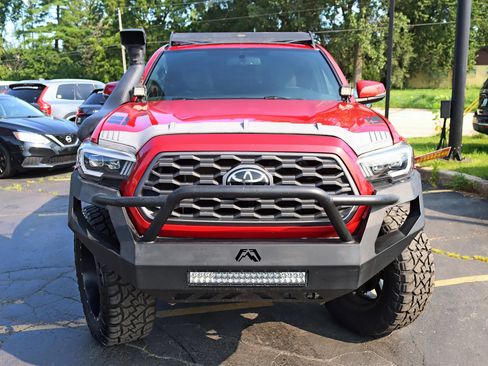 Used 2017 Toyota Tacoma TRD Off-Road AWD/4WD image 10
