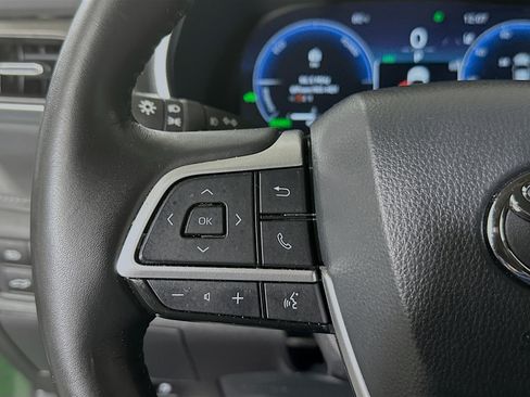 Used 2024 Toyota Highlander Limited FWD image 16