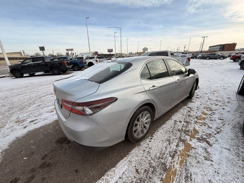 Used 2023 Toyota Camry LE image 3