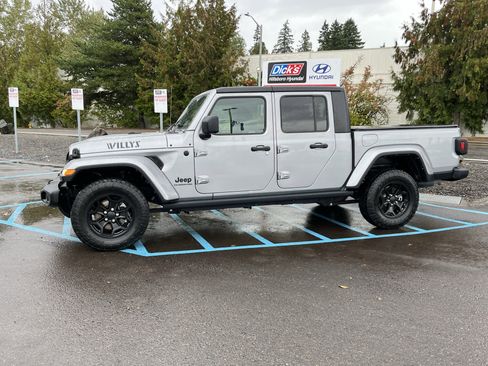 Used 2021 Jeep Gladiator Willys image 2