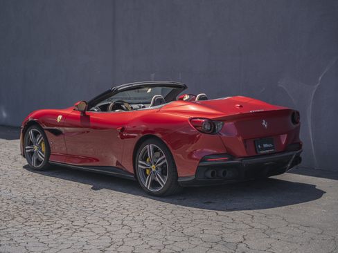 Used 2022 Ferrari Portofino M RWD image 3