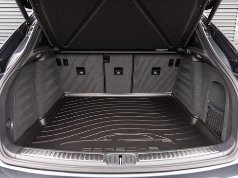 Certified 2025 Porsche Macan AWD/4WD image 28