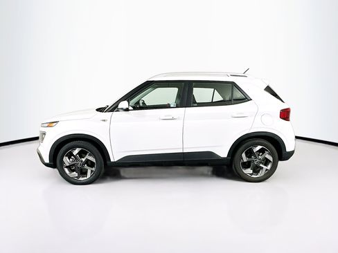 Used 2025 Hyundai Venue SEL image 4