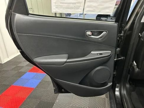 Used 2019 Hyundai Kona Limited FWD image 12
