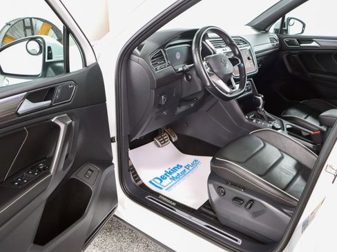 Used 2022 Volkswagen Tiguan SEL R-Line image 3