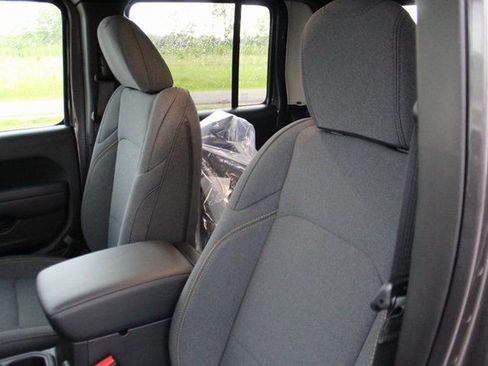 New 2025 Jeep Gladiator Willys image 12