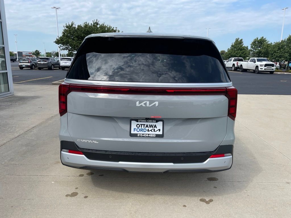 New 2027 Kia Carnival FWD image 6