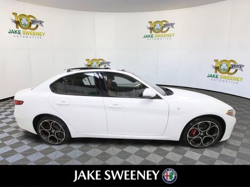 New 2022 Alfa Romeo Giulia Ti image 10
