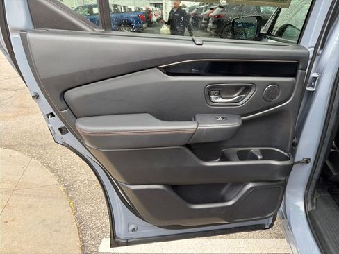 Used 2025 Honda Pilot TrailSport image 20